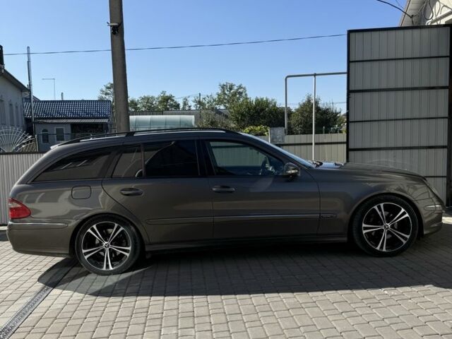 Серый Мерседес 220, объемом двигателя 2.2 л и пробегом 360 тыс. км за 8646 $, фото 1 на Automoto.ua