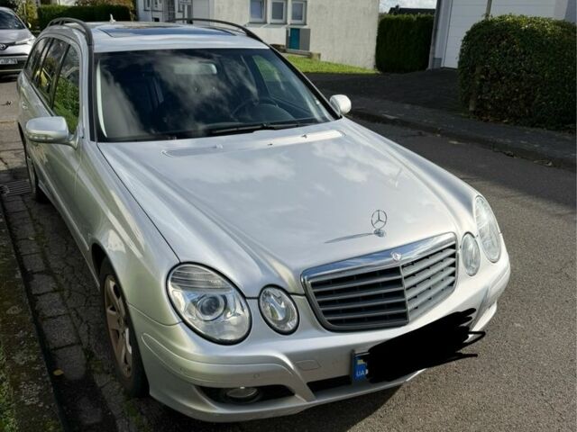 Серый Мерседес 220, объемом двигателя 2.2 л и пробегом 370 тыс. км за 6500 $, фото 1 на Automoto.ua