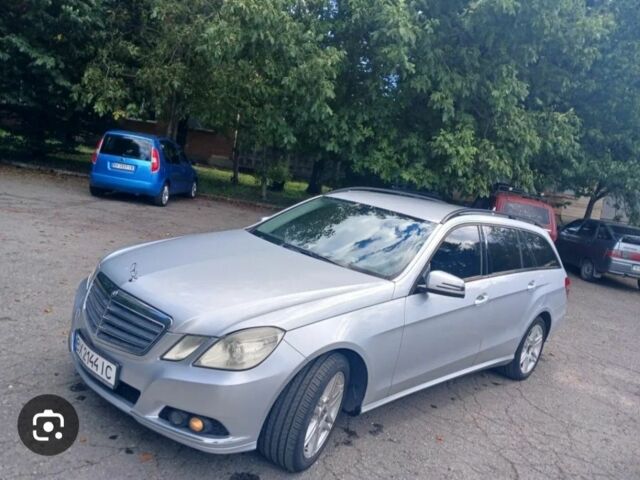 Сірий Мерседес 220, об'ємом двигуна 2.1 л та пробігом 507 тис. км за 12000 $, фото 1 на Automoto.ua