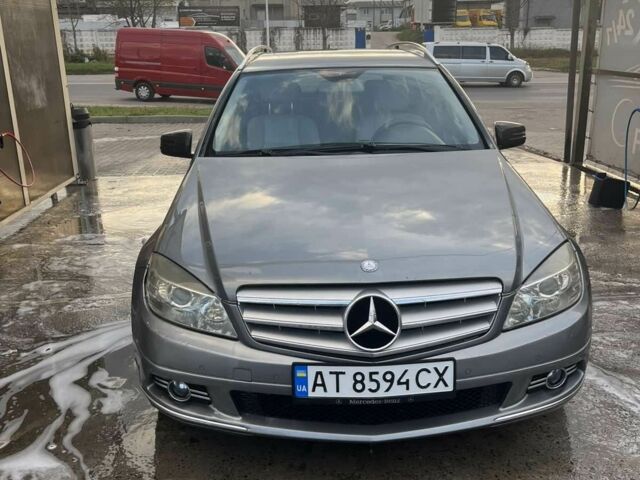 Сірий Мерседес 220, об'ємом двигуна 2.1 л та пробігом 292 тис. км за 7200 $, фото 1 на Automoto.ua