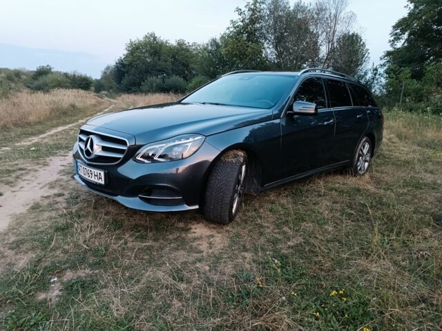 Сірий Мерседес 220, об'ємом двигуна 2.1 л та пробігом 250 тис. км за 12582 $, фото 1 на Automoto.ua