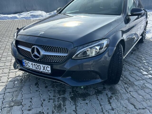 Сірий Мерседес 220, об'ємом двигуна 2.1 л та пробігом 260 тис. км за 16200 $, фото 1 на Automoto.ua