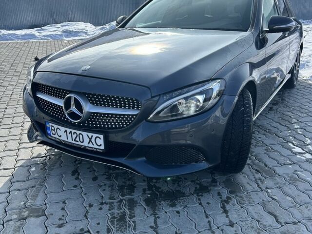 Сірий Мерседес 220, об'ємом двигуна 2.1 л та пробігом 260 тис. км за 15900 $, фото 1 на Automoto.ua