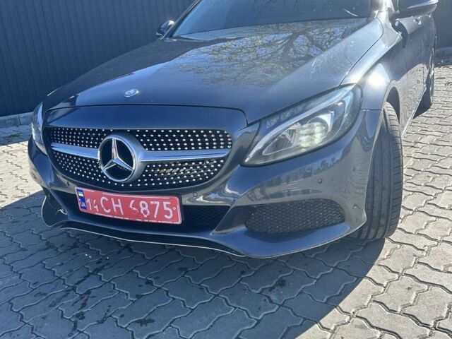 Серый Мерседес 220, объемом двигателя 2.2 л и пробегом 260 тыс. км за 17100 $, фото 1 на Automoto.ua