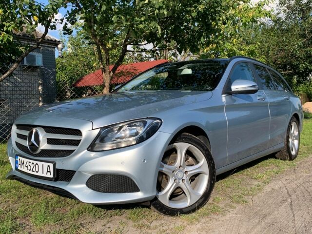 Серый Мерседес 220, объемом двигателя 2.1 л и пробегом 226 тыс. км за 19100 $, фото 1 на Automoto.ua