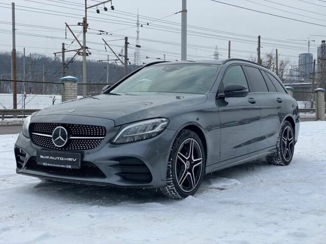 Сірий Мерседес 220, об'ємом двигуна 2 л та пробігом 190 тис. км за 26000 $, фото 1 на Automoto.ua