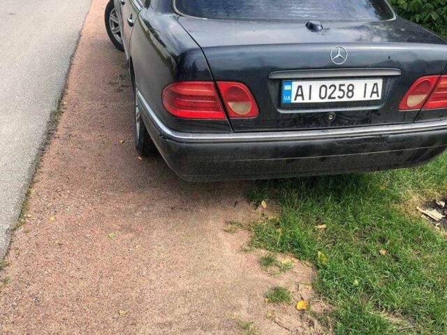 Синий Мерседес 220, объемом двигателя 2.8 л и пробегом 3 тыс. км за 1800 $, фото 1 на Automoto.ua