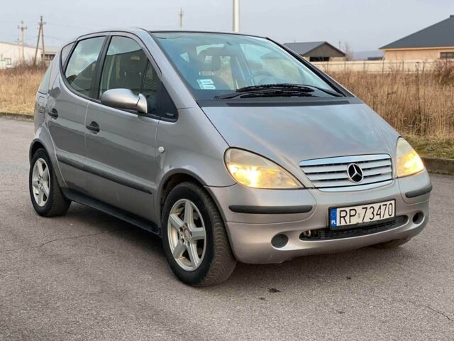 Синий Мерседес 220, объемом двигателя 0 л и пробегом 225 тыс. км за 1100 $, фото 1 на Automoto.ua