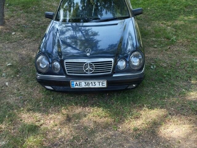 Синій Мерседес 220, об'ємом двигуна 2 л та пробігом 530 тис. км за 2474 $, фото 1 на Automoto.ua