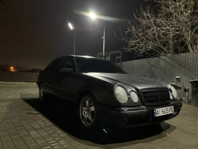 Синій Мерседес 220, об'ємом двигуна 2 л та пробігом 350 тис. км за 2450 $, фото 1 на Automoto.ua