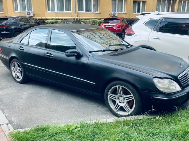 Синий Мерседес 220, объемом двигателя 4.3 л и пробегом 250 тыс. км за 3500 $, фото 1 на Automoto.ua