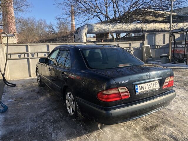 Синій Мерседес 220, об'ємом двигуна 2.1 л та пробігом 420 тис. км за 3482 $, фото 1 на Automoto.ua