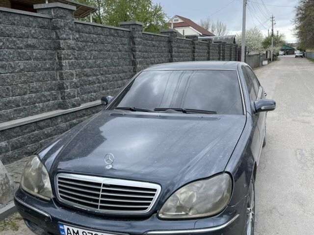 Синий Мерседес 220, объемом двигателя 5 л и пробегом 320 тыс. км за 3500 $, фото 1 на Automoto.ua
