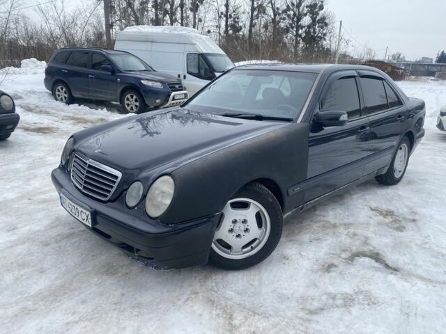 Синій Мерседес 220, об'ємом двигуна 2.1 л та пробігом 300 тис. км за 2100 $, фото 1 на Automoto.ua