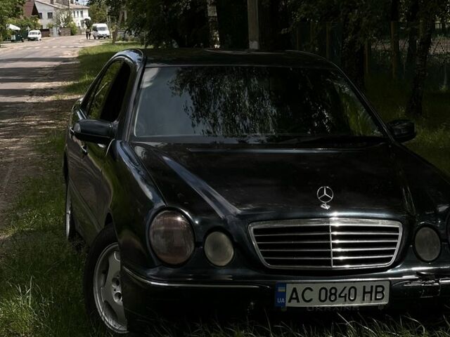 Синий Мерседес 220, объемом двигателя 2.2 л и пробегом 359 тыс. км за 3799 $, фото 1 на Automoto.ua