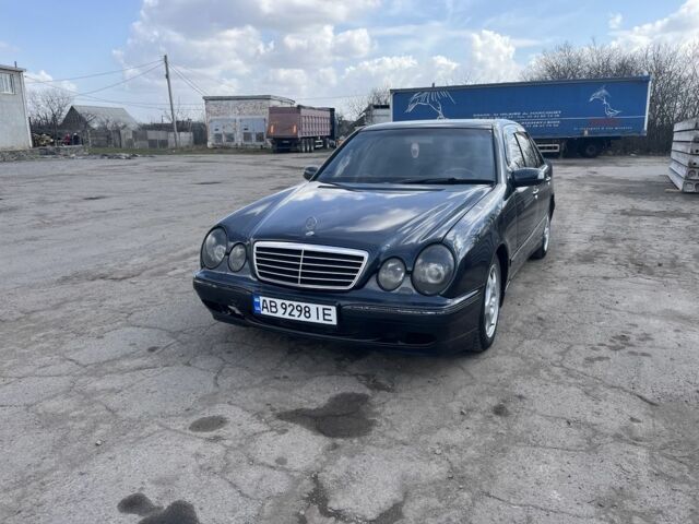 Синій Мерседес 220, об'ємом двигуна 2.2 л та пробігом 350 тис. км за 3600 $, фото 1 на Automoto.ua