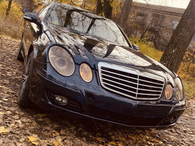 Синий Мерседес 220, объемом двигателя 2.1 л и пробегом 197 тыс. км за 11000 $, фото 1 на Automoto.ua