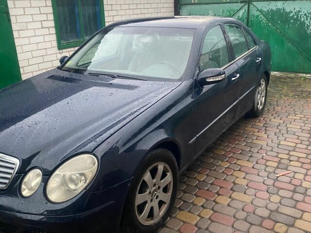 Синій Мерседес 220, об'ємом двигуна 2.1 л та пробігом 320 тис. км за 4793 $, фото 1 на Automoto.ua