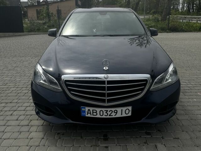 Синий Мерседес 220, объемом двигателя 2.1 л и пробегом 250 тыс. км за 16200 $, фото 1 на Automoto.ua
