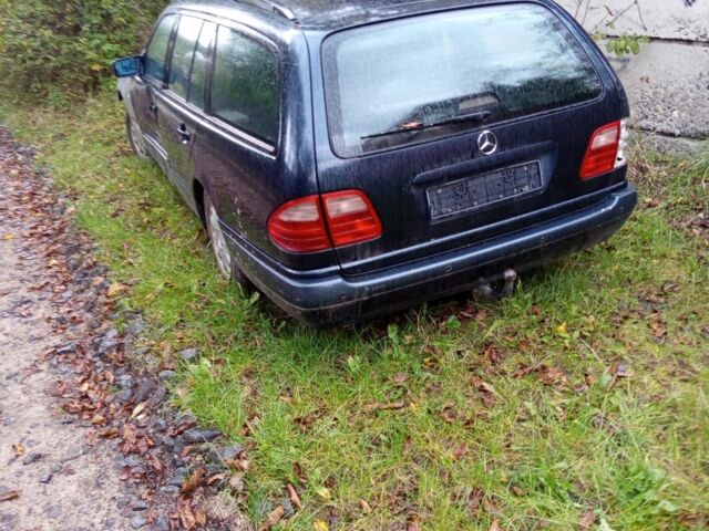 Синий Мерседес 220, объемом двигателя 0 л и пробегом 87 тыс. км за 475 $, фото 1 на Automoto.ua