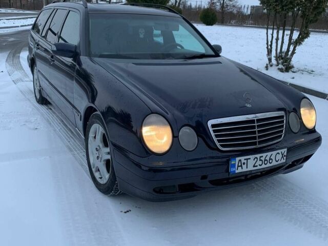 Синий Мерседес 220, объемом двигателя 2.2 л и пробегом 380 тыс. км за 1999 $, фото 1 на Automoto.ua