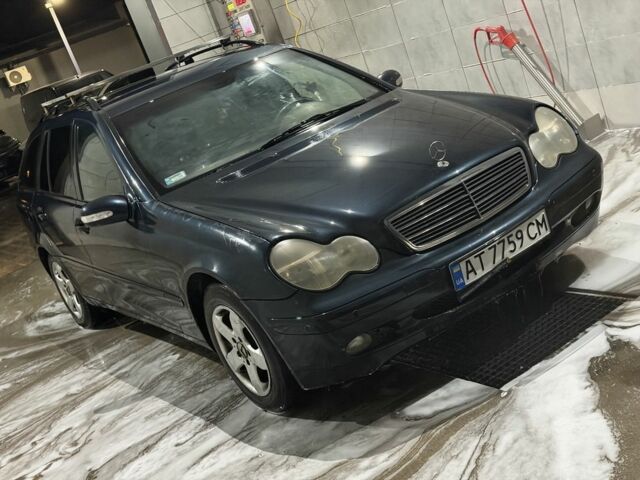 Синій Мерседес 220, об'ємом двигуна 2.1 л та пробігом 320 тис. км за 2400 $, фото 1 на Automoto.ua