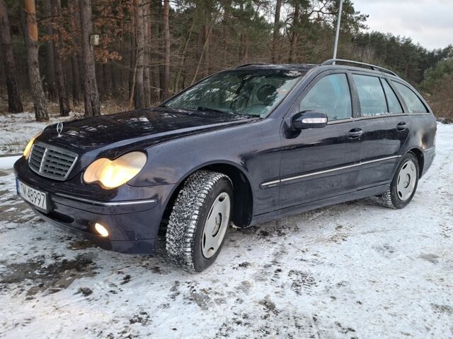 Синий Мерседес 220, объемом двигателя 0 л и пробегом 196 тыс. км за 2000 $, фото 1 на Automoto.ua