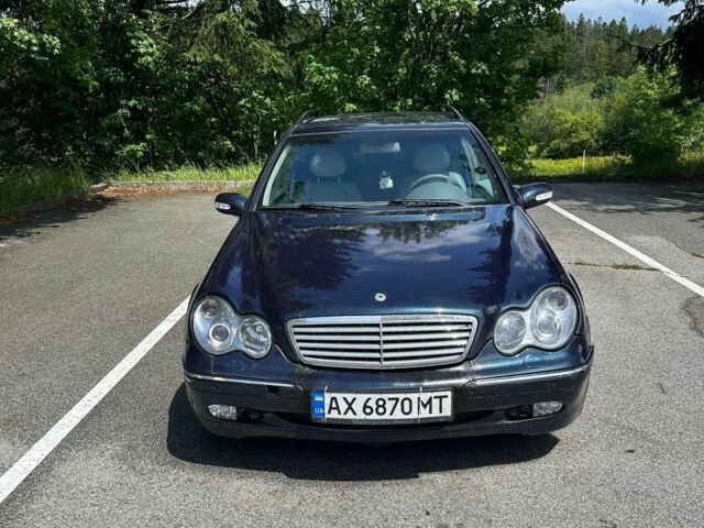Синий Мерседес 220, объемом двигателя 2.1 л и пробегом 518 тыс. км за 4659 $, фото 1 на Automoto.ua