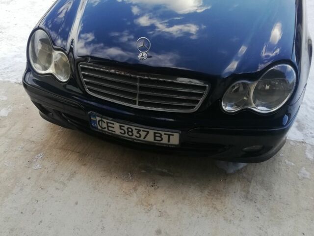 Синій Мерседес 220, об'ємом двигуна 2.1 л та пробігом 241 тис. км за 5000 $, фото 1 на Automoto.ua