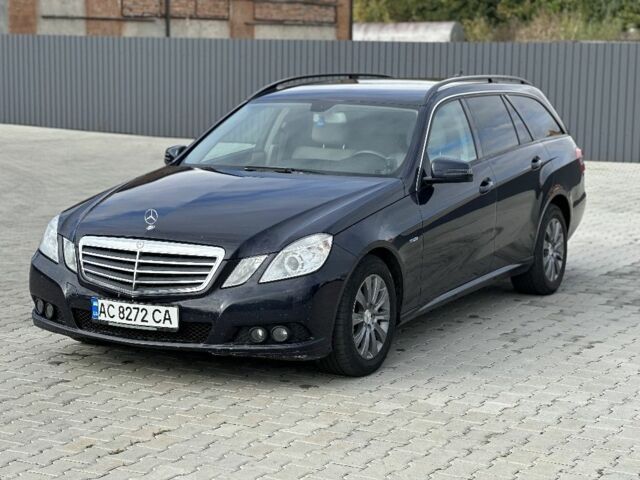 Синий Мерседес 220, объемом двигателя 2.1 л и пробегом 265 тыс. км за 10900 $, фото 1 на Automoto.ua