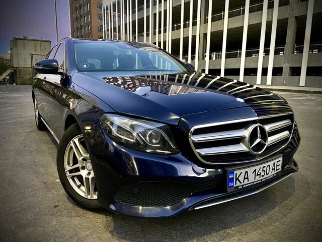 Синій Мерседес 220, об'ємом двигуна 2.2 л та пробігом 1 тис. км за 18200 $, фото 1 на Automoto.ua