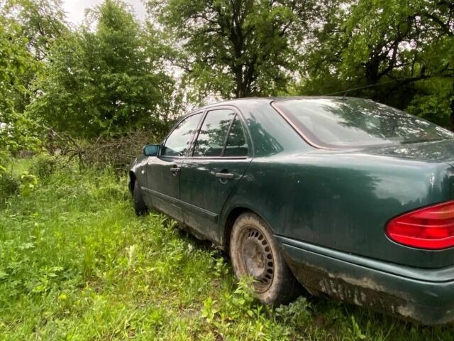 Зелений Мерседес 220, об'ємом двигуна 0 л та пробігом 450 тис. км за 599 $, фото 1 на Automoto.ua