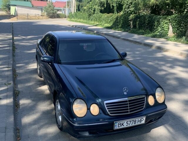 Зеленый Мерседес 220, объемом двигателя 2.2 л и пробегом 400 тыс. км за 3800 $, фото 1 на Automoto.ua