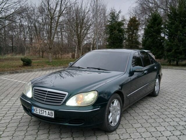 Зеленый Мерседес 220, объемом двигателя 3.5 л и пробегом 300 тыс. км за 6700 $, фото 1 на Automoto.ua