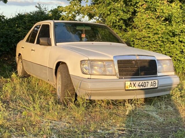 Білий Мерседес 230, об'ємом двигуна 2.3 л та пробігом 666 тис. км за 1453 $, фото 1 на Automoto.ua