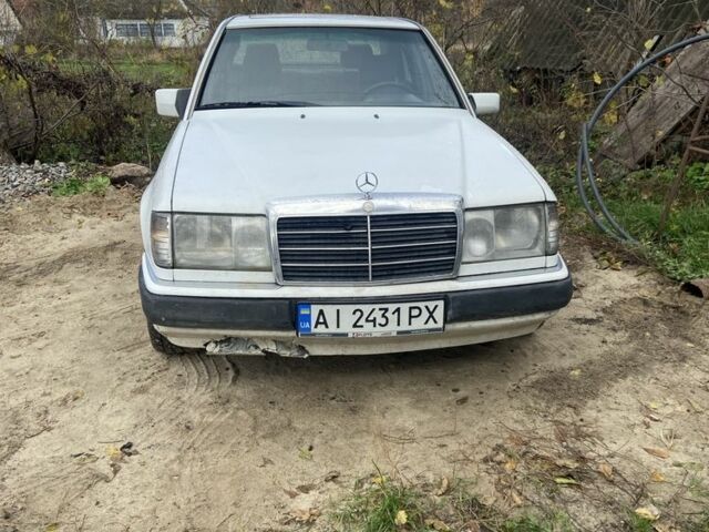 Белый Мерседес 230, объемом двигателя 2.3 л и пробегом 300 тыс. км за 1500 $, фото 1 на Automoto.ua