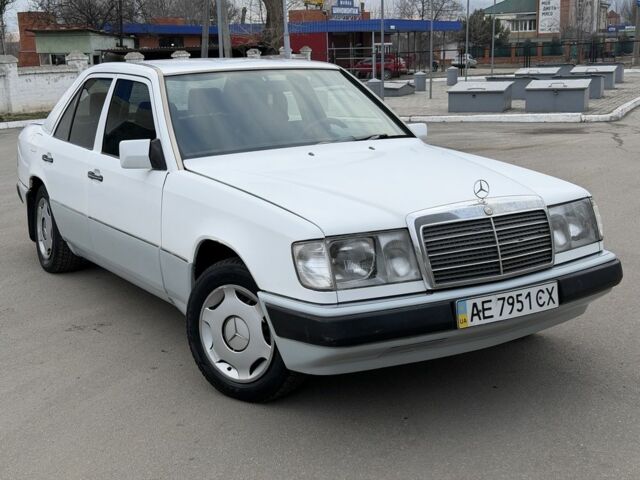 Білий Мерседес 230, об'ємом двигуна 2.3 л та пробігом 500 тис. км за 2500 $, фото 1 на Automoto.ua