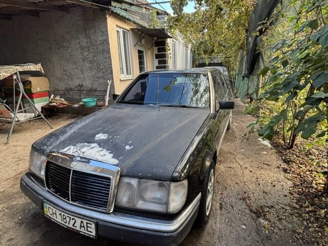 Черный Мерседес 230, объемом двигателя 2.3 л и пробегом 500 тыс. км за 1750 $, фото 1 на Automoto.ua