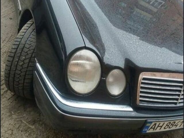 Черный Мерседес 230, объемом двигателя 2 л и пробегом 310 тыс. км за 4100 $, фото 1 на Automoto.ua