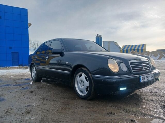 Чорний Мерседес 230, об'ємом двигуна 2.3 л та пробігом 460 тис. км за 3467 $, фото 1 на Automoto.ua