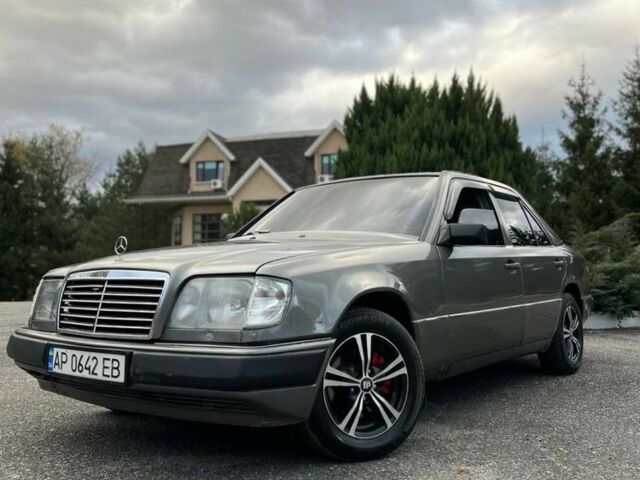 Серый Мерседес 230, объемом двигателя 2.3 л и пробегом 348 тыс. км за 1700 $, фото 1 на Automoto.ua