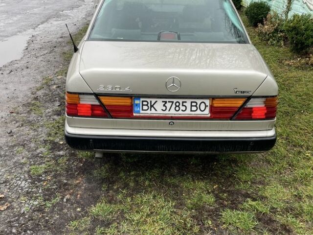 Сірий Мерседес 230, об'ємом двигуна 2.3 л та пробігом 3 тис. км за 1450 $, фото 1 на Automoto.ua