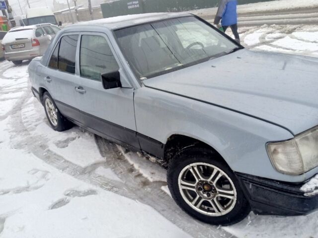 Сірий Мерседес 230, об'ємом двигуна 2.3 л та пробігом 300 тис. км за 1500 $, фото 1 на Automoto.ua