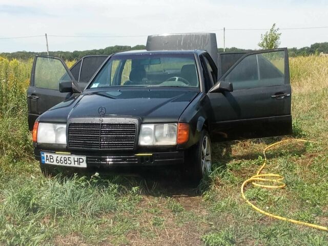 Серый Мерседес 230, объемом двигателя 2.3 л и пробегом 200 тыс. км за 1072 $, фото 1 на Automoto.ua