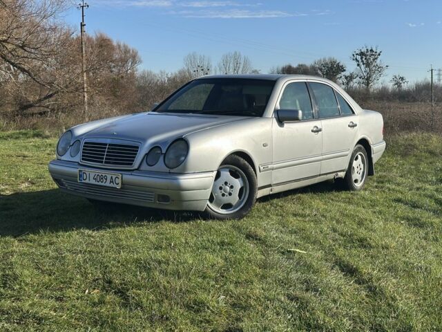 Серый Мерседес 230, объемом двигателя 2.3 л и пробегом 364 тыс. км за 2908 $, фото 1 на Automoto.ua