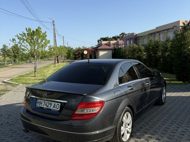 Сірий Мерседес 230, об'ємом двигуна 2.5 л та пробігом 175 тис. км за 8301 $, фото 1 на Automoto.ua