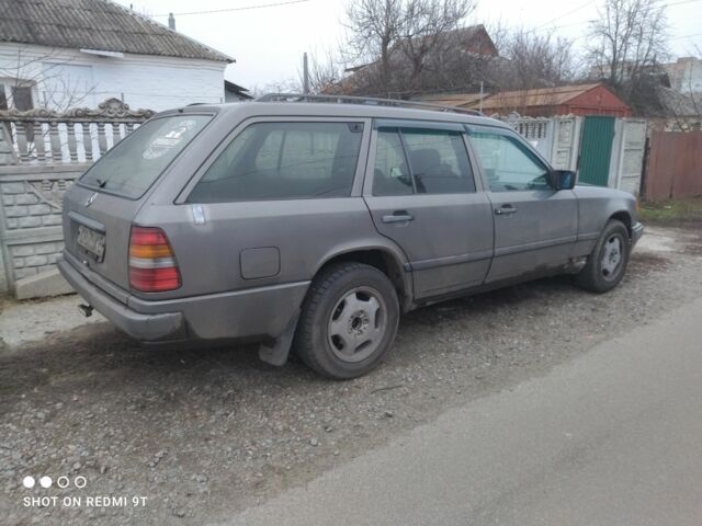 Серый Мерседес 230, объемом двигателя 2.3 л и пробегом 374 тыс. км за 1700 $, фото 1 на Automoto.ua