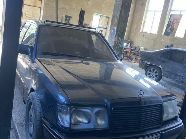 Синий Мерседес 230, объемом двигателя 2.3 л и пробегом 269 тыс. км за 2100 $, фото 1 на Automoto.ua