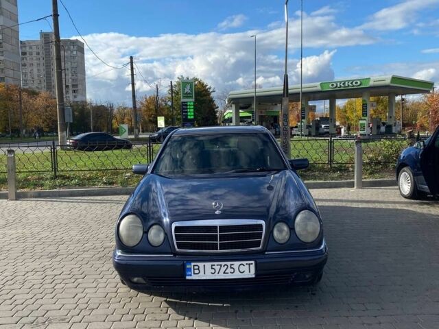 Синий Мерседес 230, объемом двигателя 2.3 л и пробегом 559 тыс. км за 3200 $, фото 1 на Automoto.ua