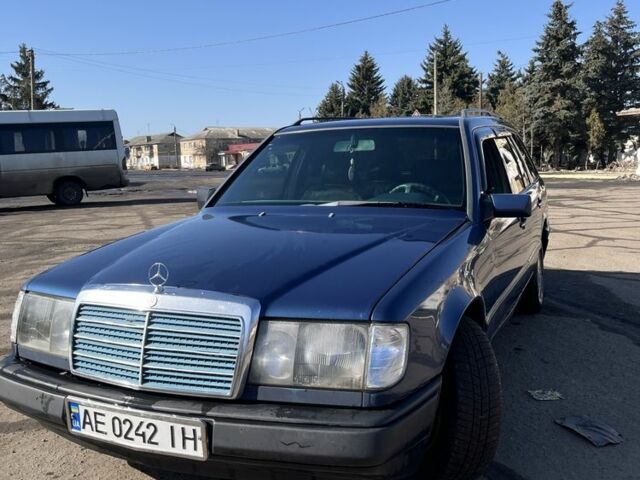 Синій Мерседес 230, об'ємом двигуна 2.3 л та пробігом 400 тис. км за 1900 $, фото 1 на Automoto.ua